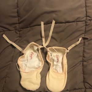 Capezio ballet slippers 9.5 M (ballet size—closer to 8.5)